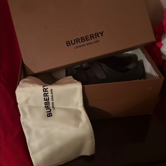 Burberry Kids 34 Unisex Mini Larkhall Low Top Sneaker Black and White. - Picture 11 of 11